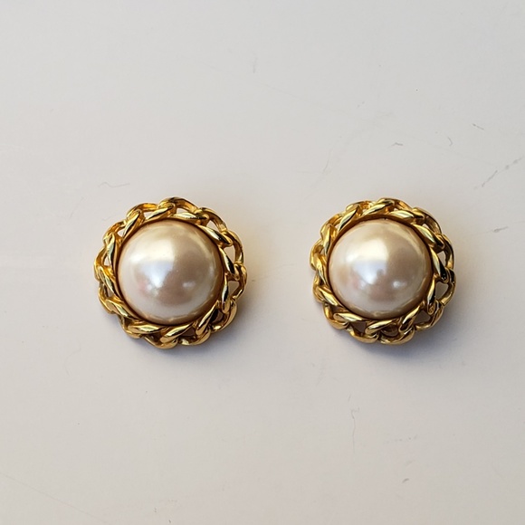 Faux Pearl Gold Tone Twist Clip on Earrings - Picture 1 of 4